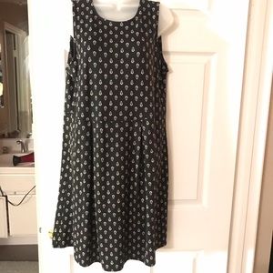 Black/white sleeveless dress